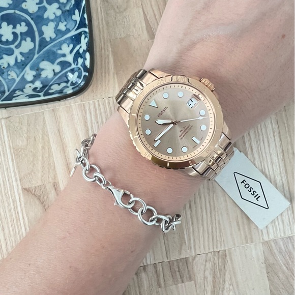 Fossil ladies rose gold tone sporty fashion watch NEW BATTERY main image 4